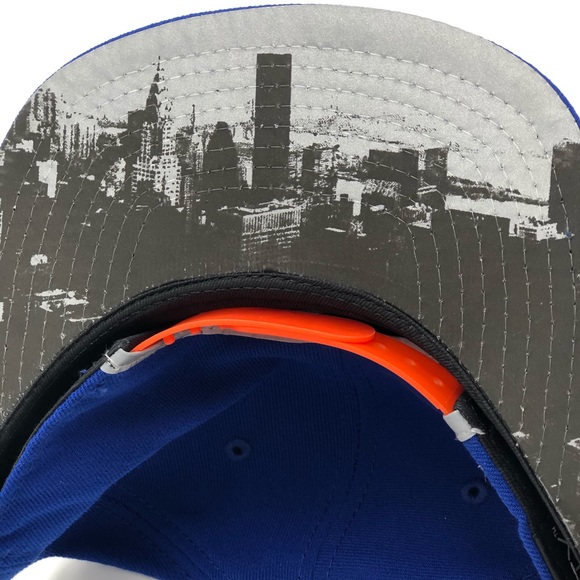 NY KNICKS REFLECTOR VINTAGE LOGO SKYLINE SNAPBACK - Picture 4 of 10